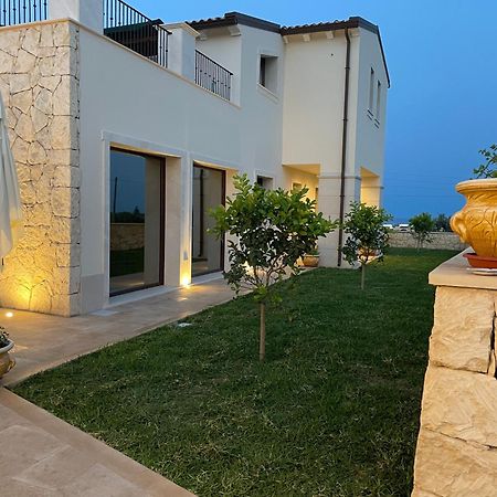 Villa Carmiano Luxury Bedrooms In Avola In The Province Of Syracuse With Spa And Swimming Pool And Wonderful Seaview Exterior foto