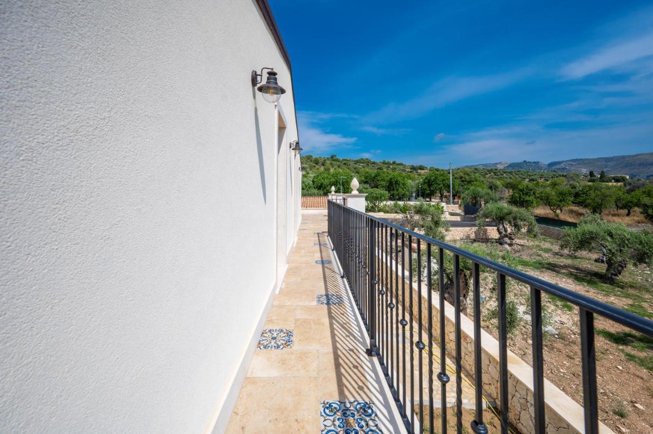 Villa Carmiano Luxury Bedrooms In Avola In The Province Of Syracuse With Spa And Swimming Pool And Wonderful Seaview Exterior foto